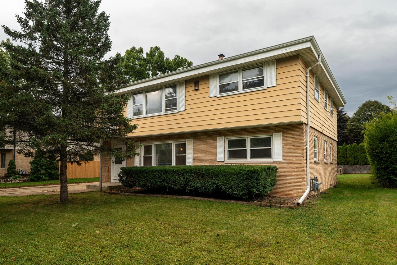 1409 N 116th St #1411, Wauwatosa, WI 53226