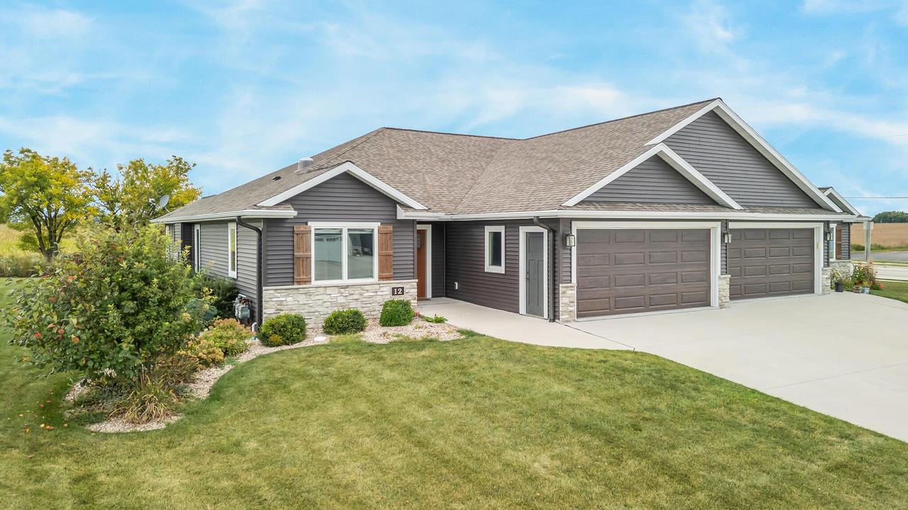 12 S 15th St, Oostburg, WI 53070