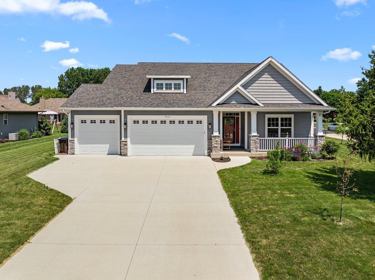 910 Horner Dr, Caledonia, WI 53402