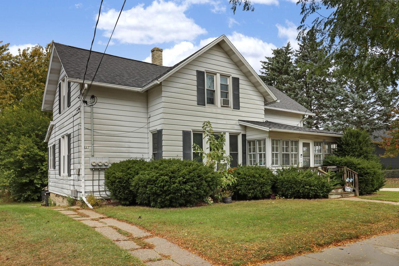225 Conkey St, Burlington, WI 53105