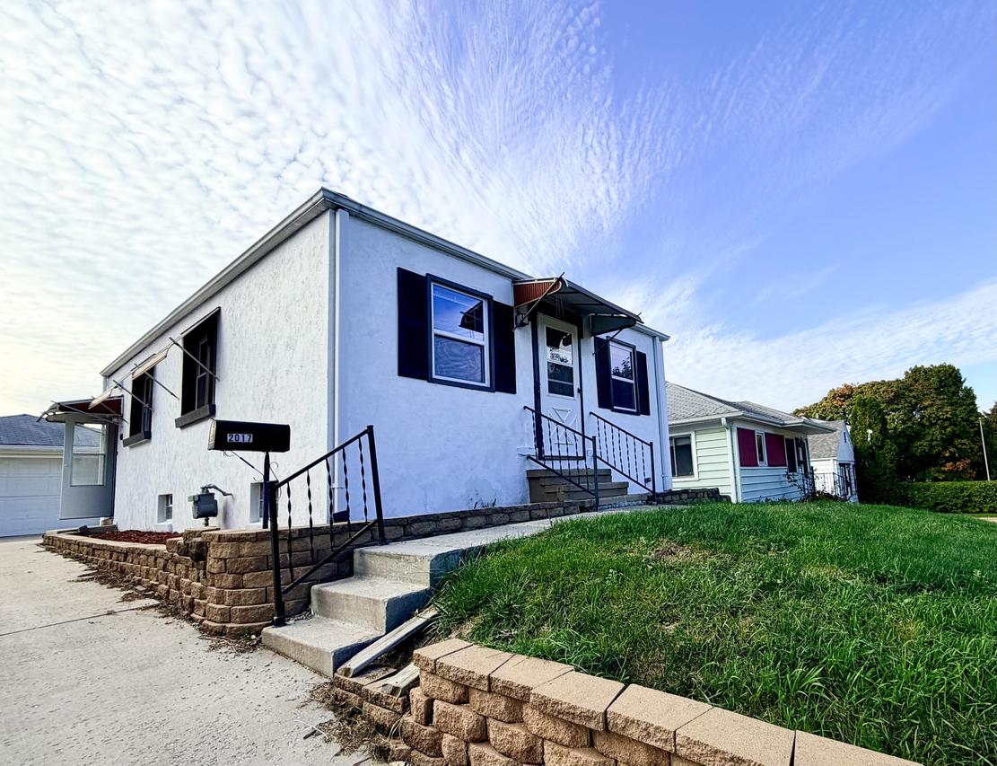 2017 S 97th St, West Allis, WI 53227