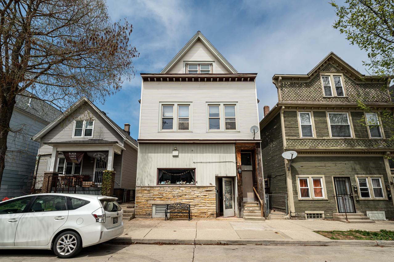 808 E Clarke St #810, Milwaukee, WI 53212
