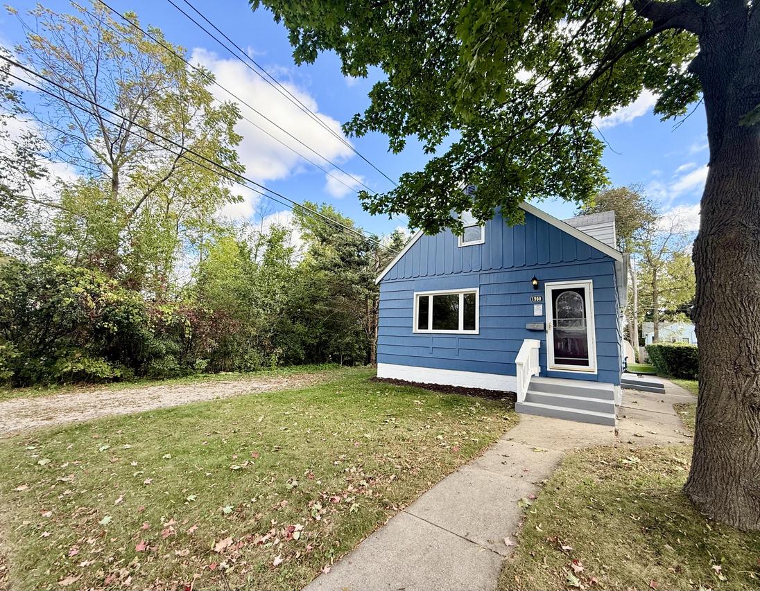 1900 S 95th St, West Allis, WI 53227