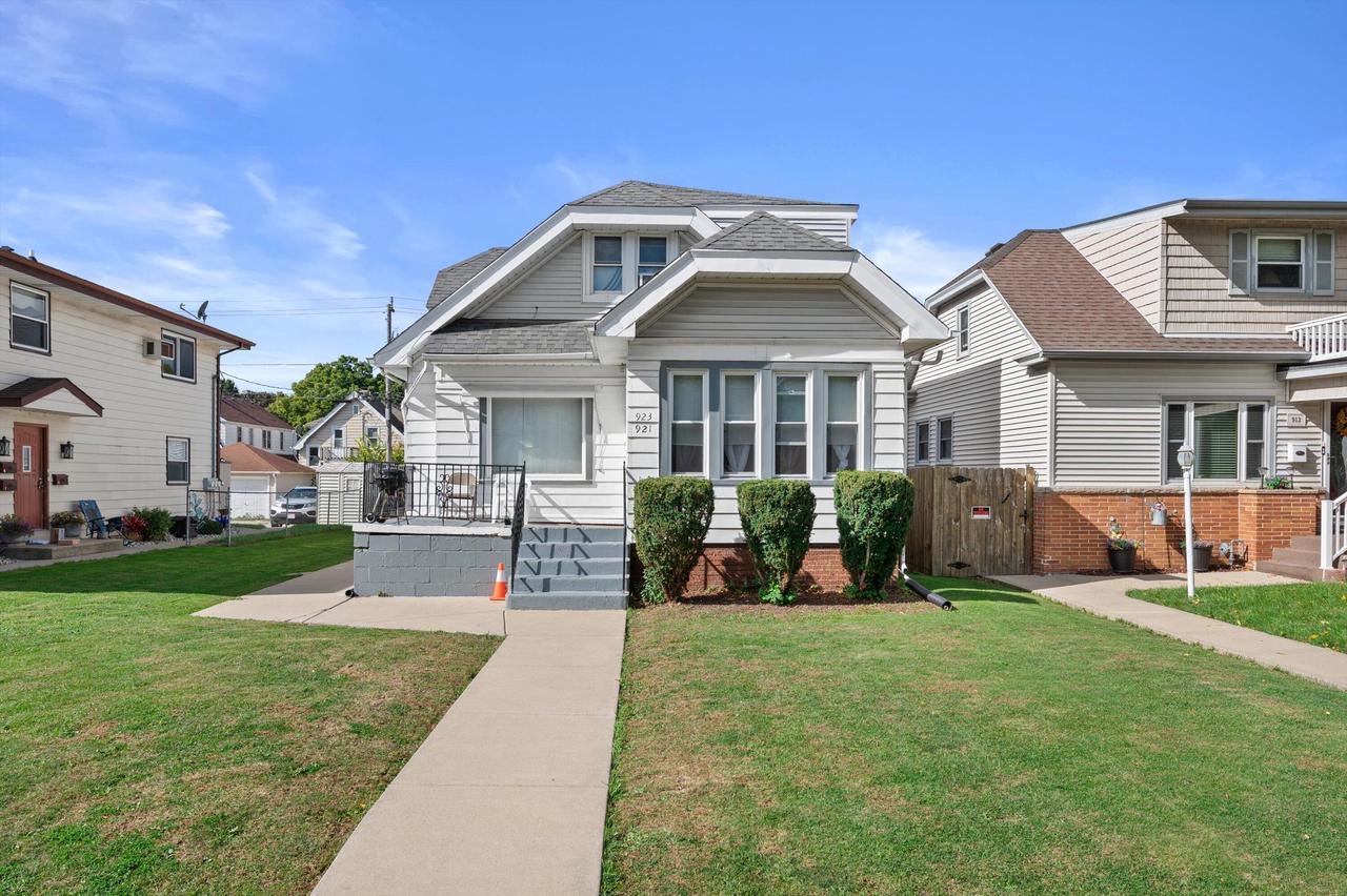 921 S 76th St #923, West Allis, WI 53214