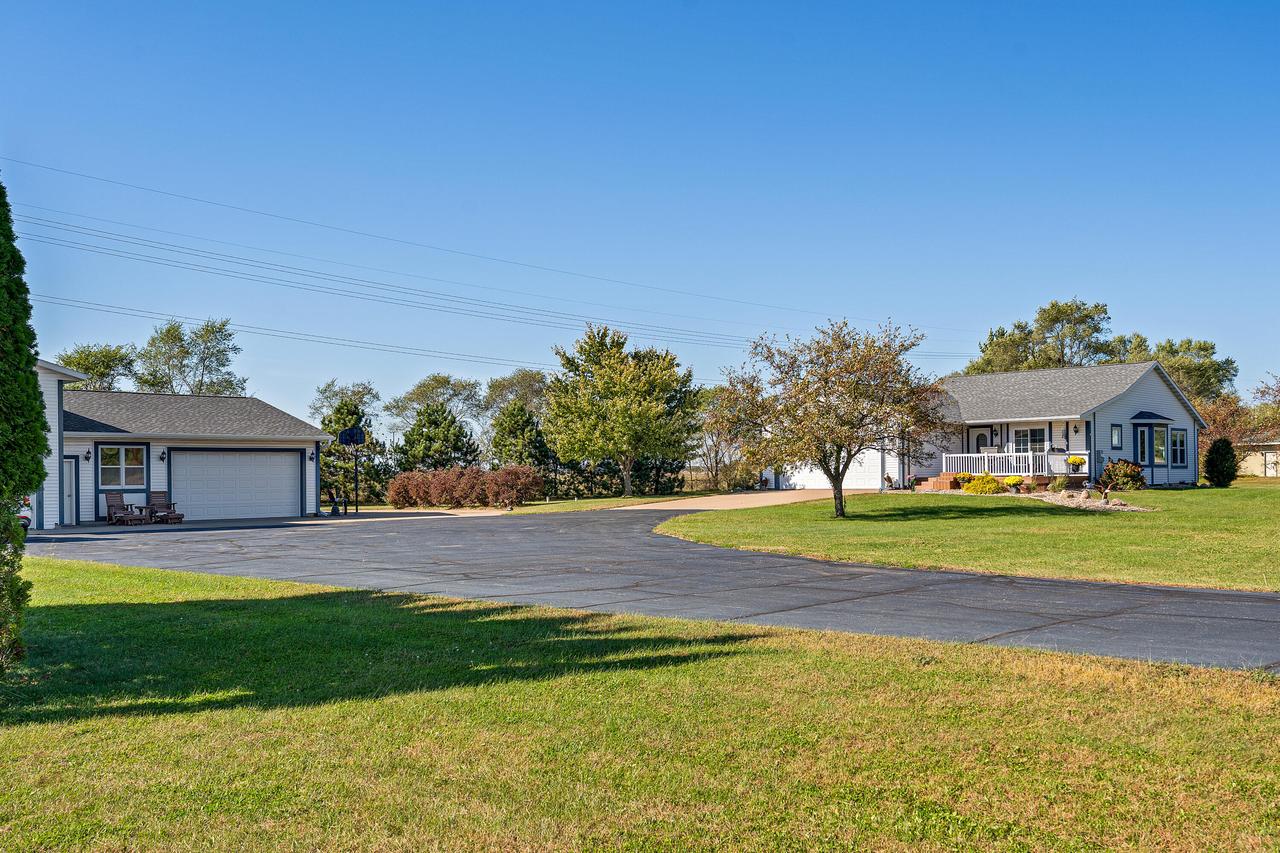 N7829 Bluffview Ct, Holland, WI 54636