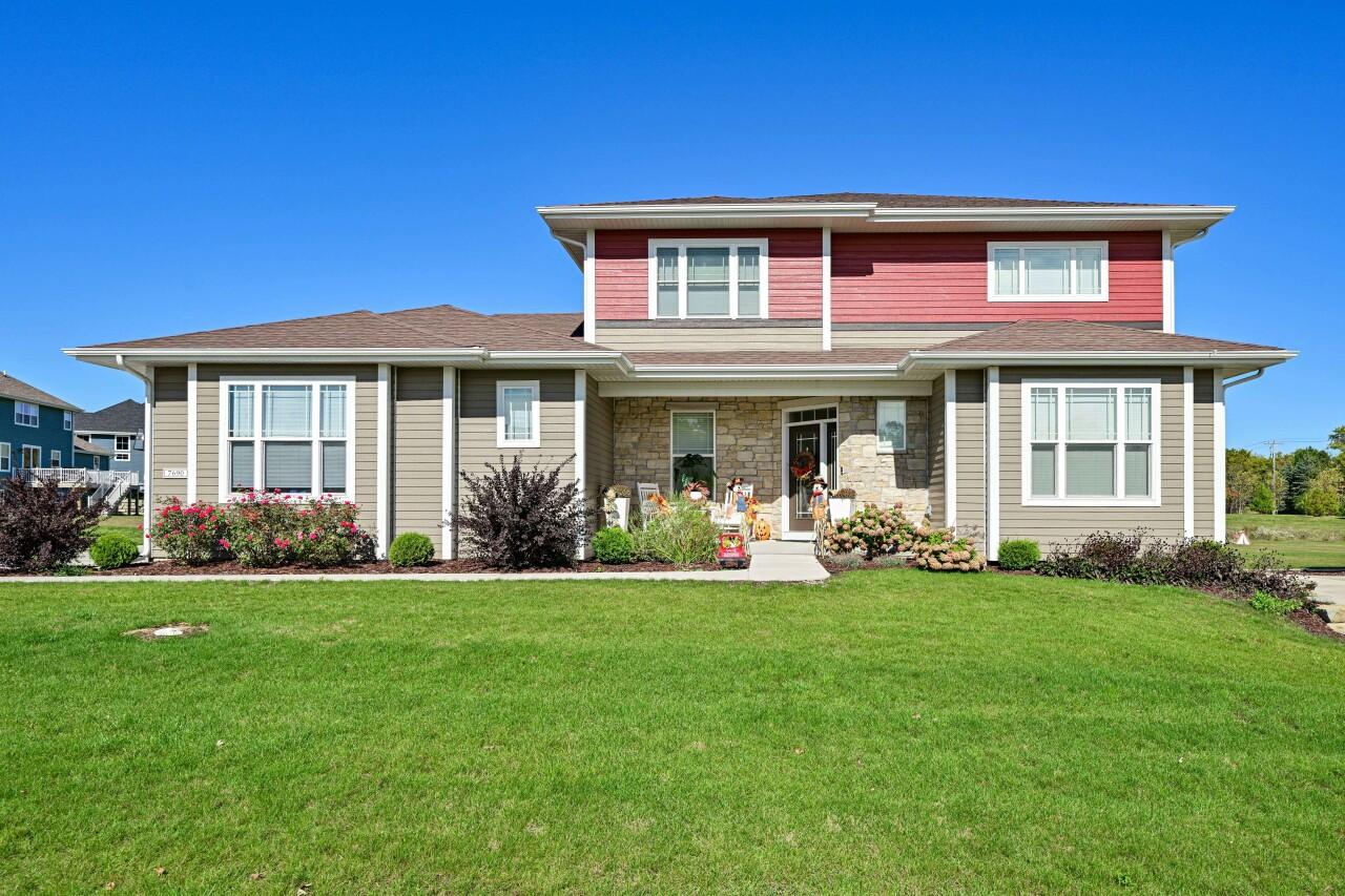 7690 W Preserve Pkwy, Mequon, WI 53097