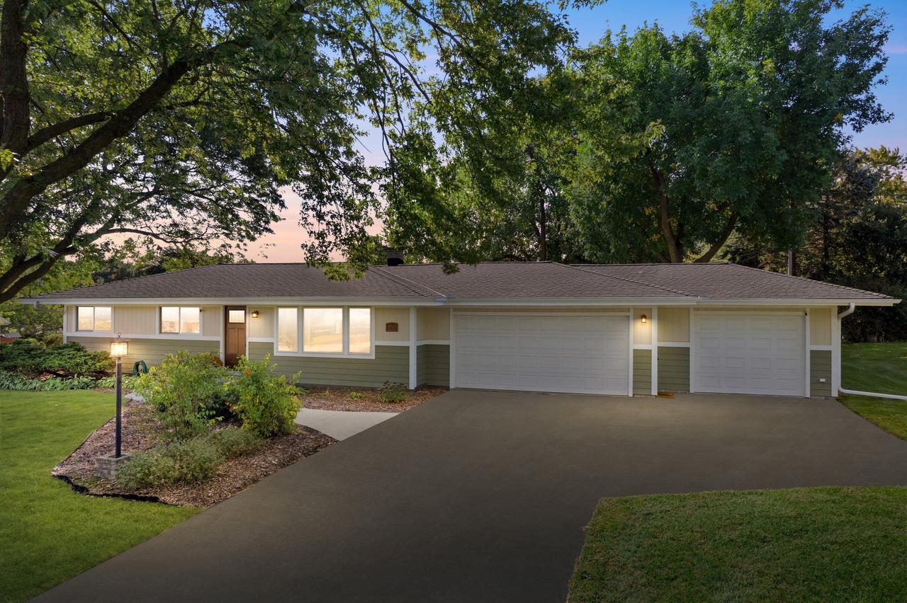 21525 Belgren Rd, Brookfield, WI 53186