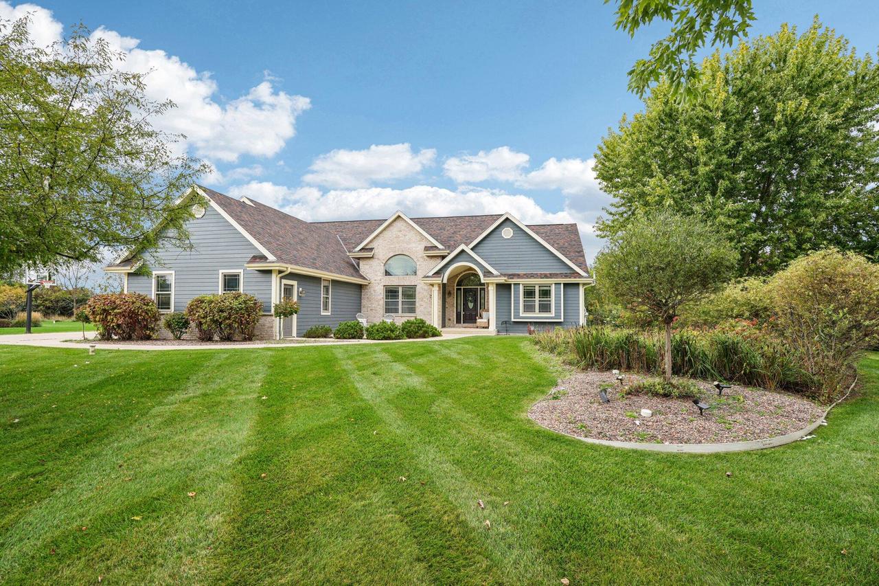 W344N6731 Jorgenson Way, Oconomowoc, WI 53066