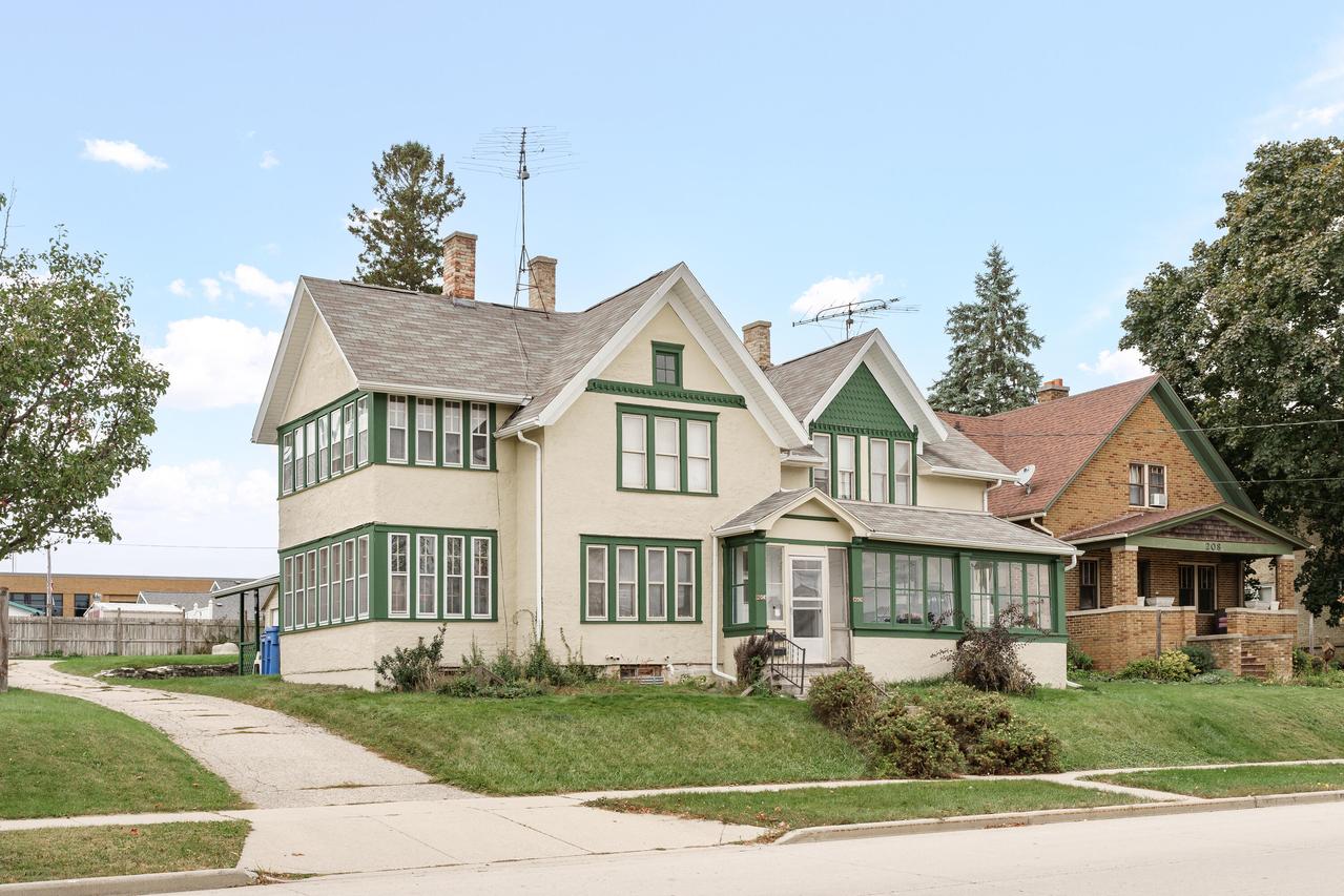 204 N Church St, Watertown, WI 53094