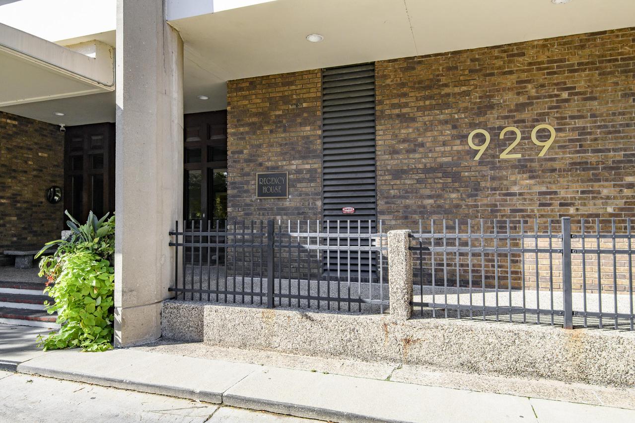 929 N Astor St #807, Milwaukee, WI 53202