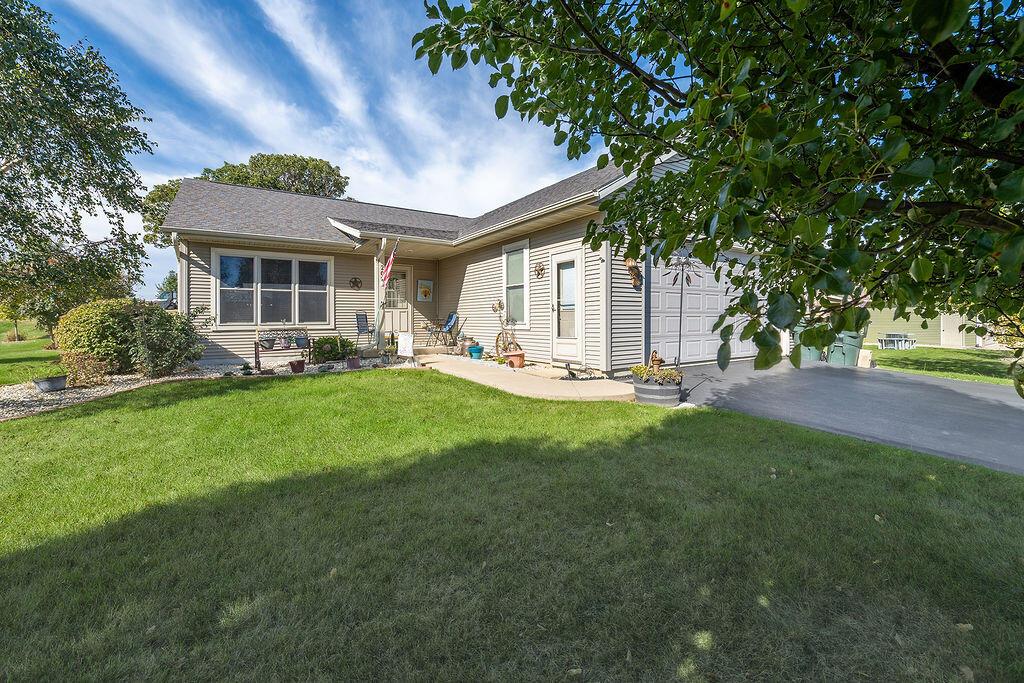 207 Tomahawk Dr, Twin Lakes, WI 53181