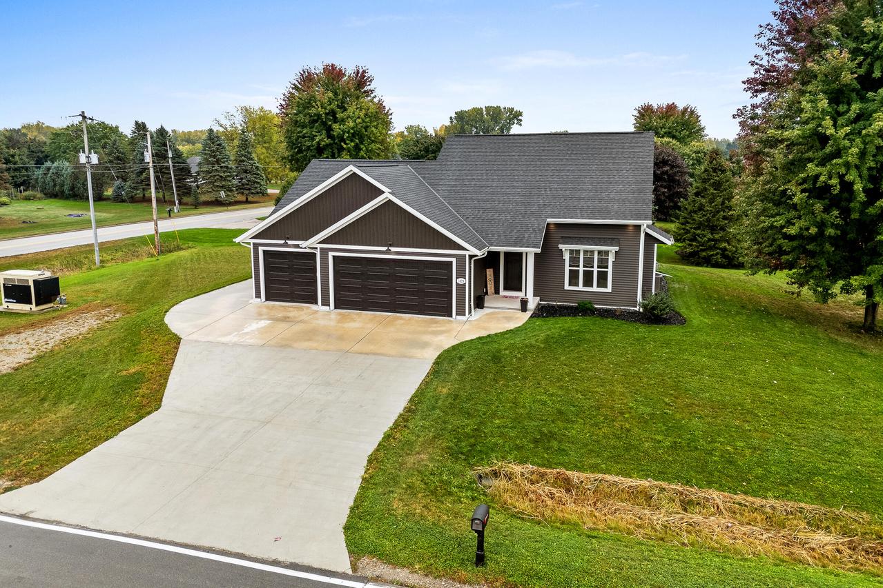1429 Harbor Lights Rd, Suamico, WI 54173