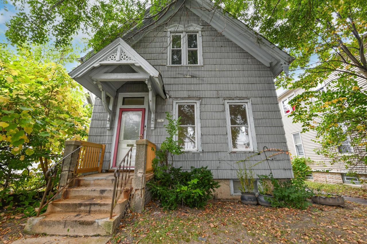 2342 N Holton St, Milwaukee, WI 53212