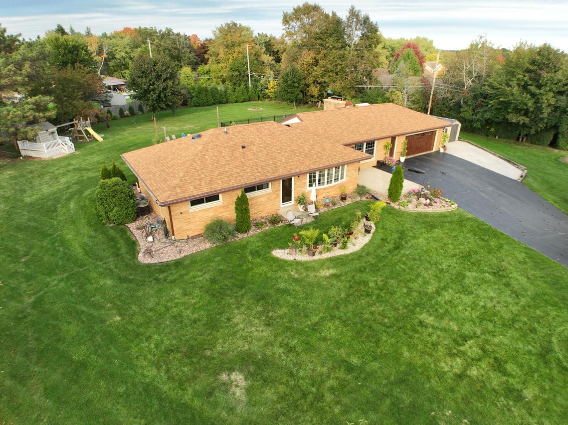 W164N4951 Lilac Ct, Menomonee Falls, WI 53051
