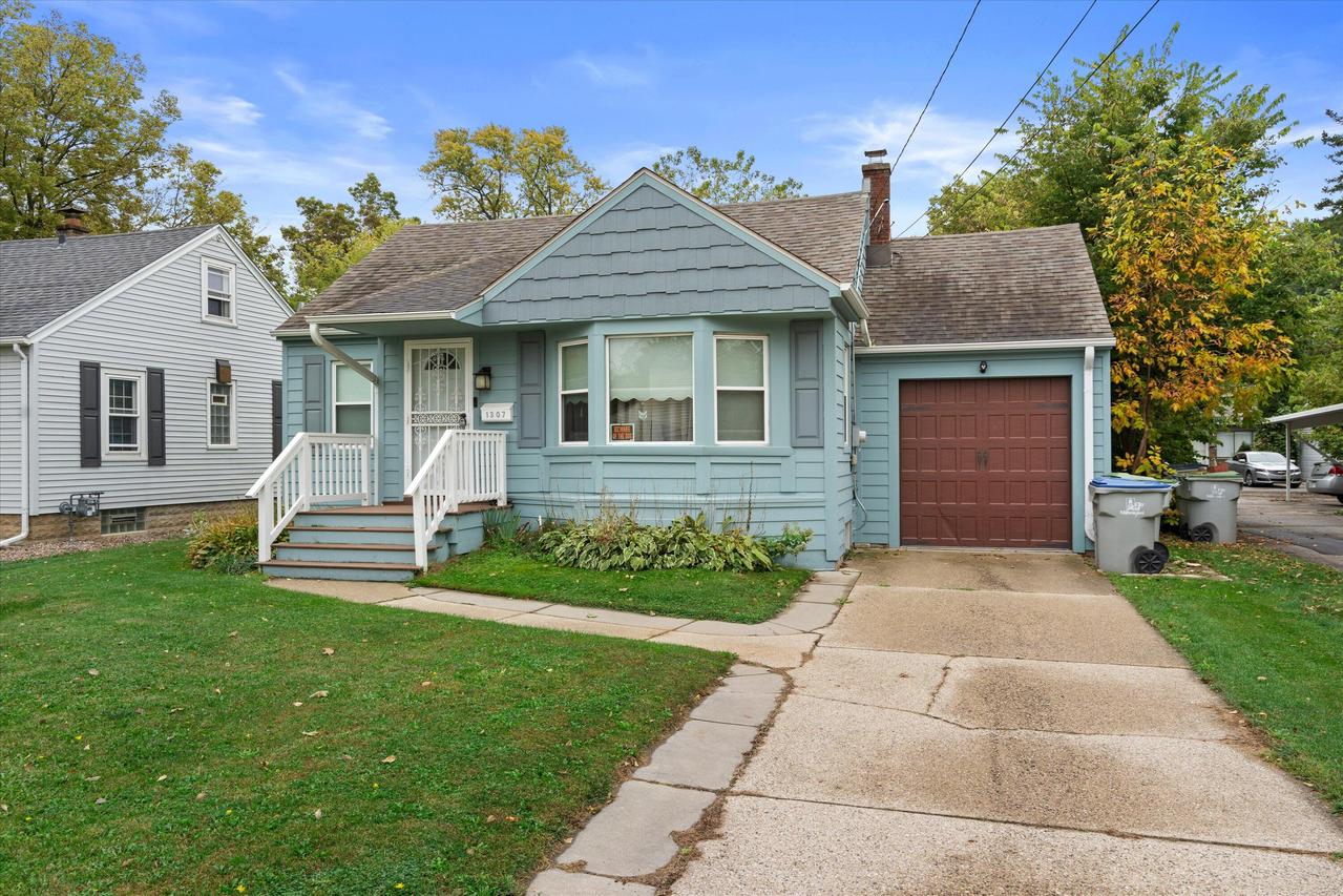 1307 W Lawn Ave, Milwaukee, WI 53209