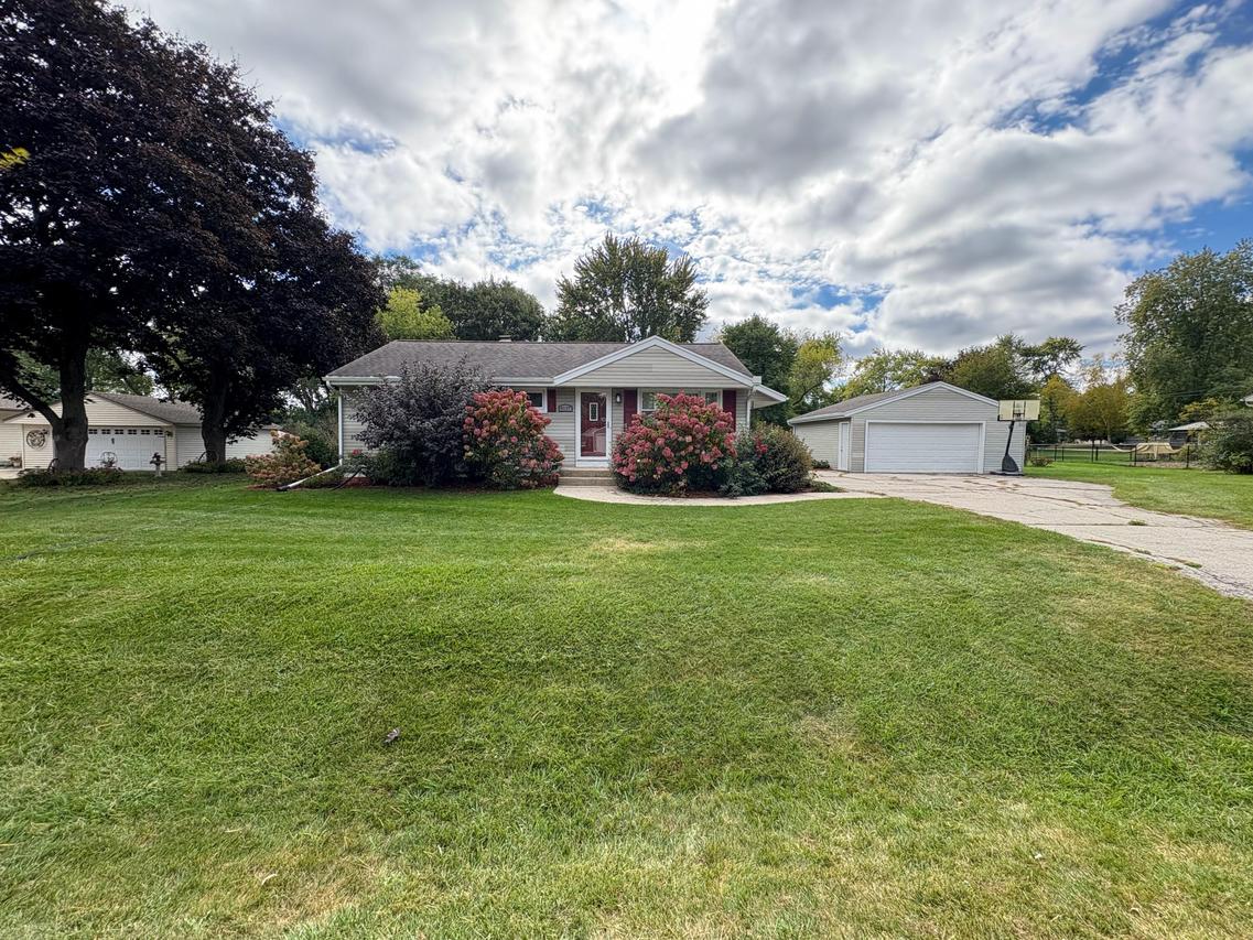 8137 W Margaret Ln, Franklin, WI 53132