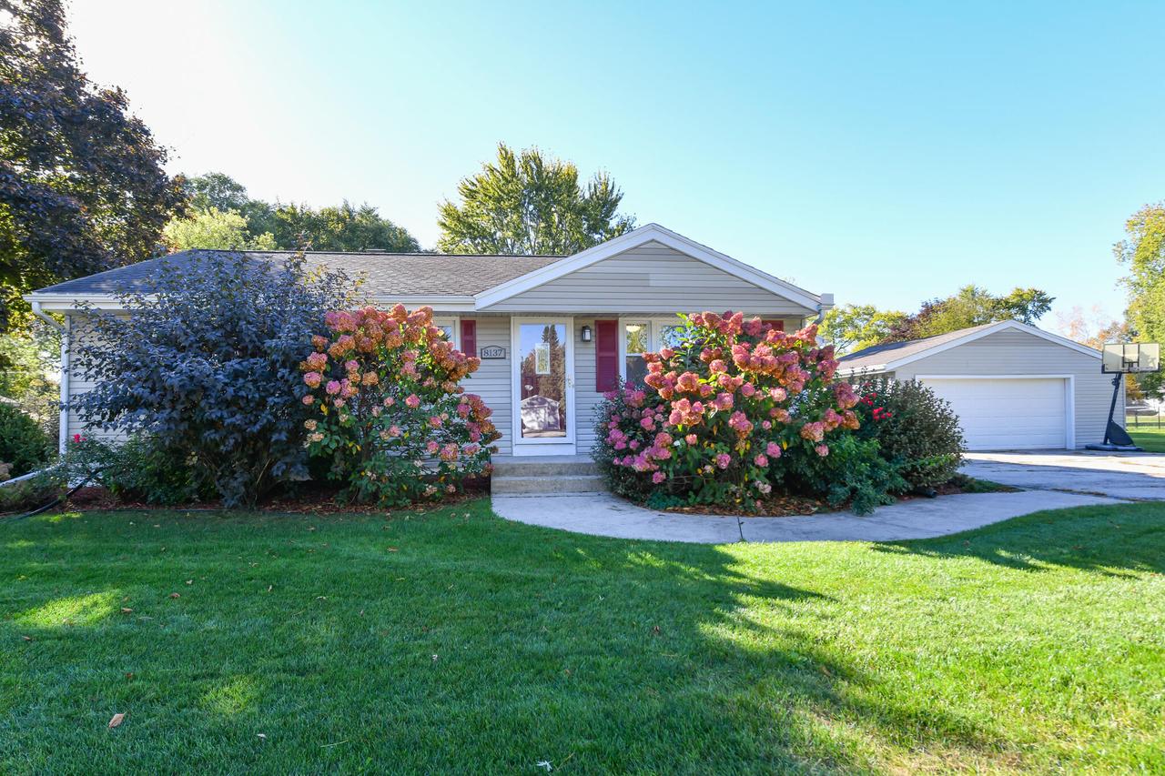 8137 W Margaret Ln, Franklin, WI 53132