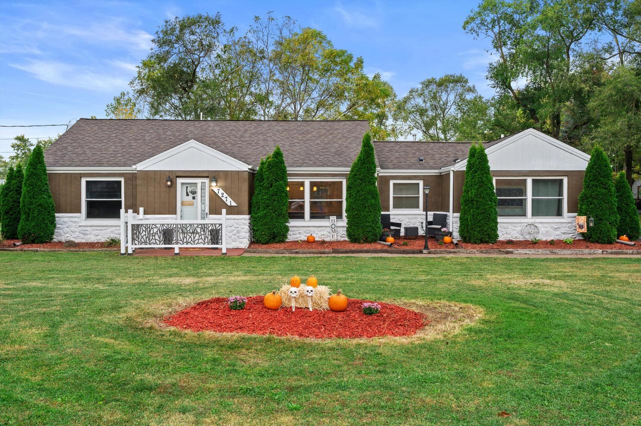 7271 S 35th St, Franklin, WI 53132