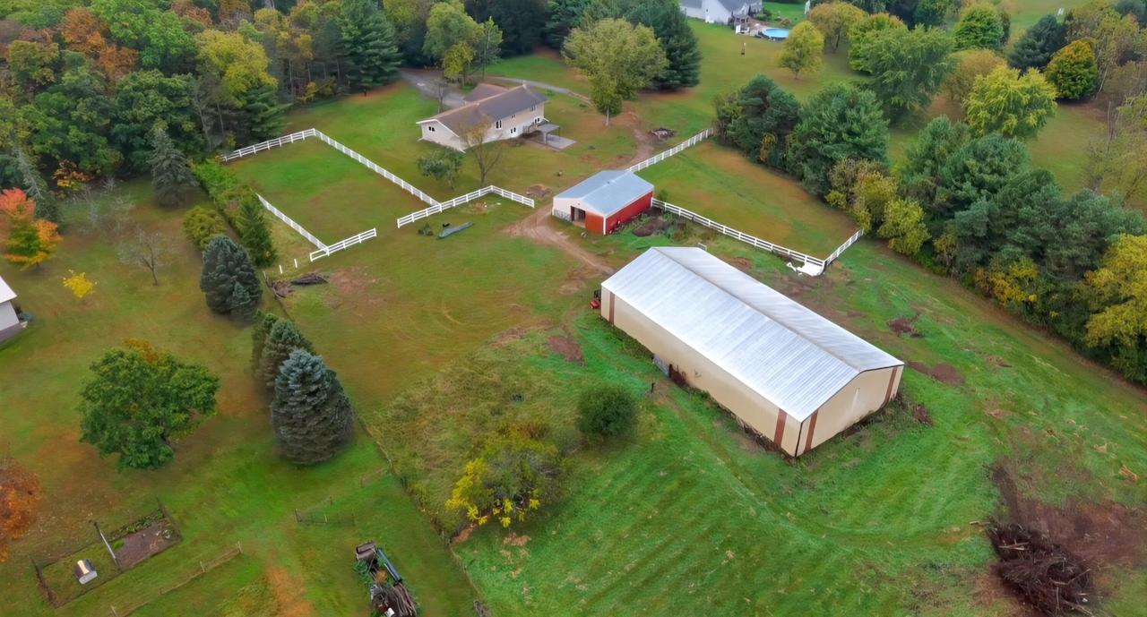 N6314 Paradise Dr, Spring Prairie, WI 53105