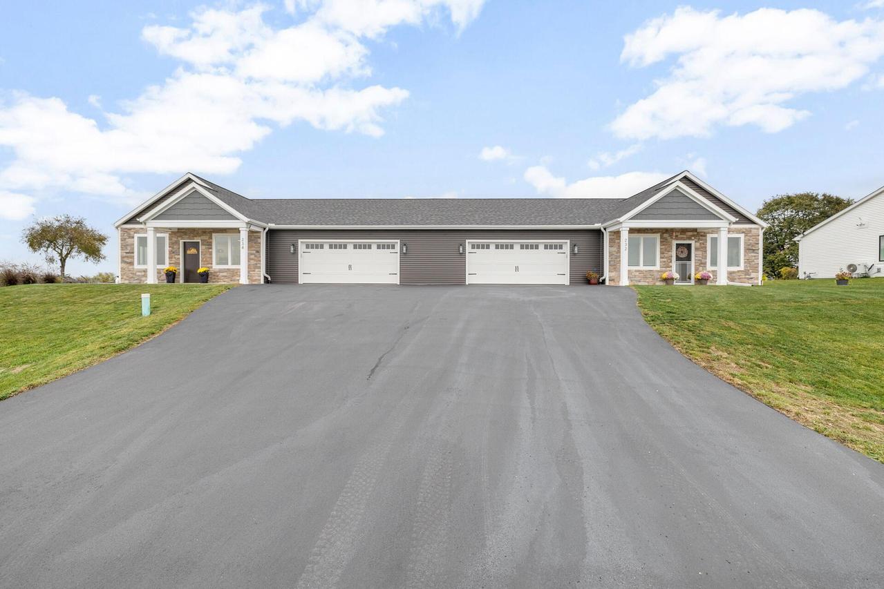 234 Watertower Cir, Iron Ridge, WI 53035