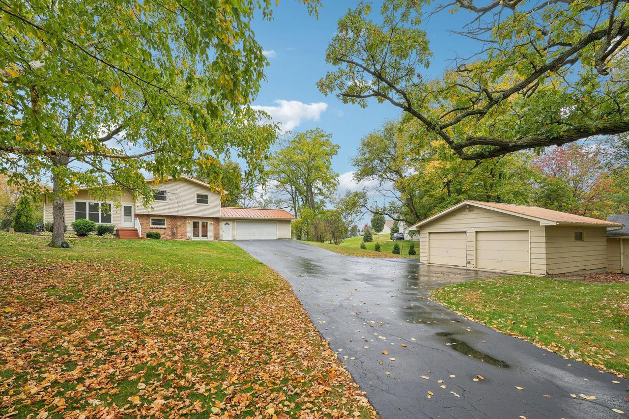 N7427 Hillendale Pkwy, Beaver Dam, WI 53916