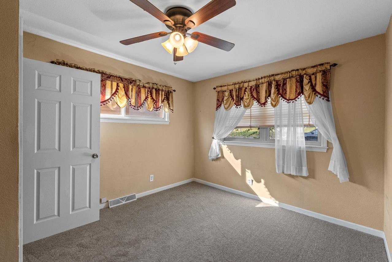 10301 W Vera Ave, Milwaukee, WI 53224