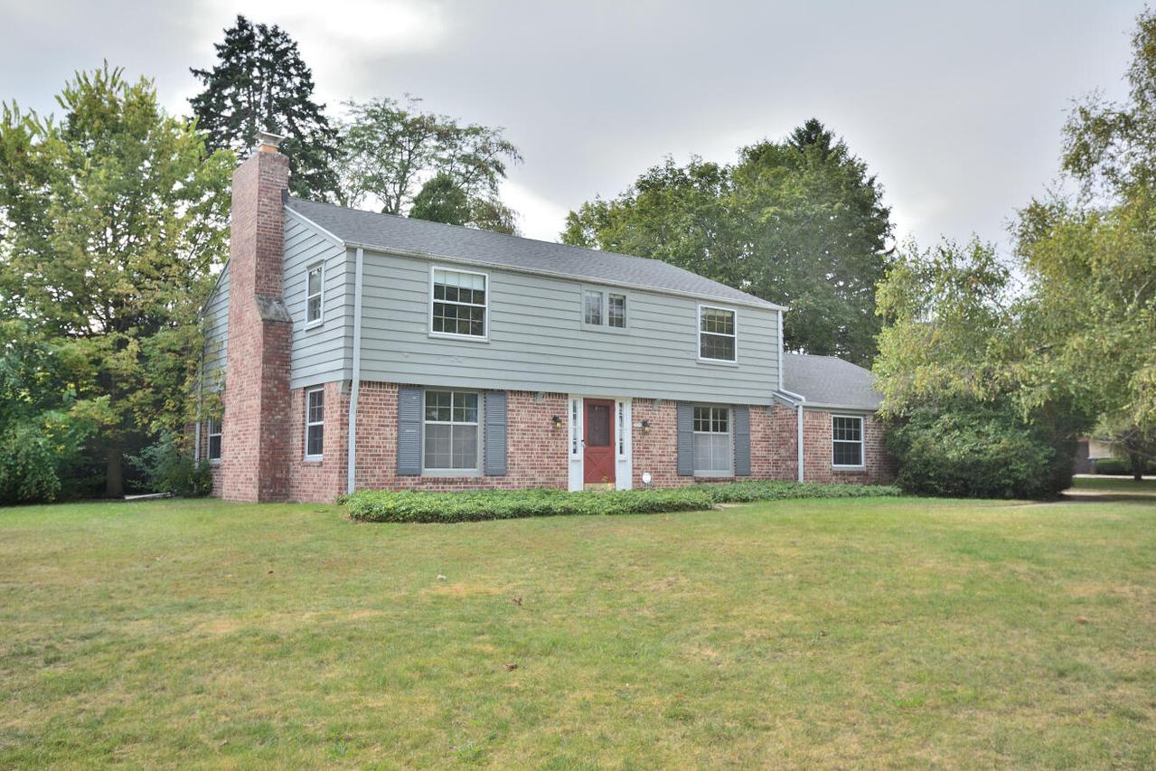 2213 W Club View, Glendale, WI 53209
