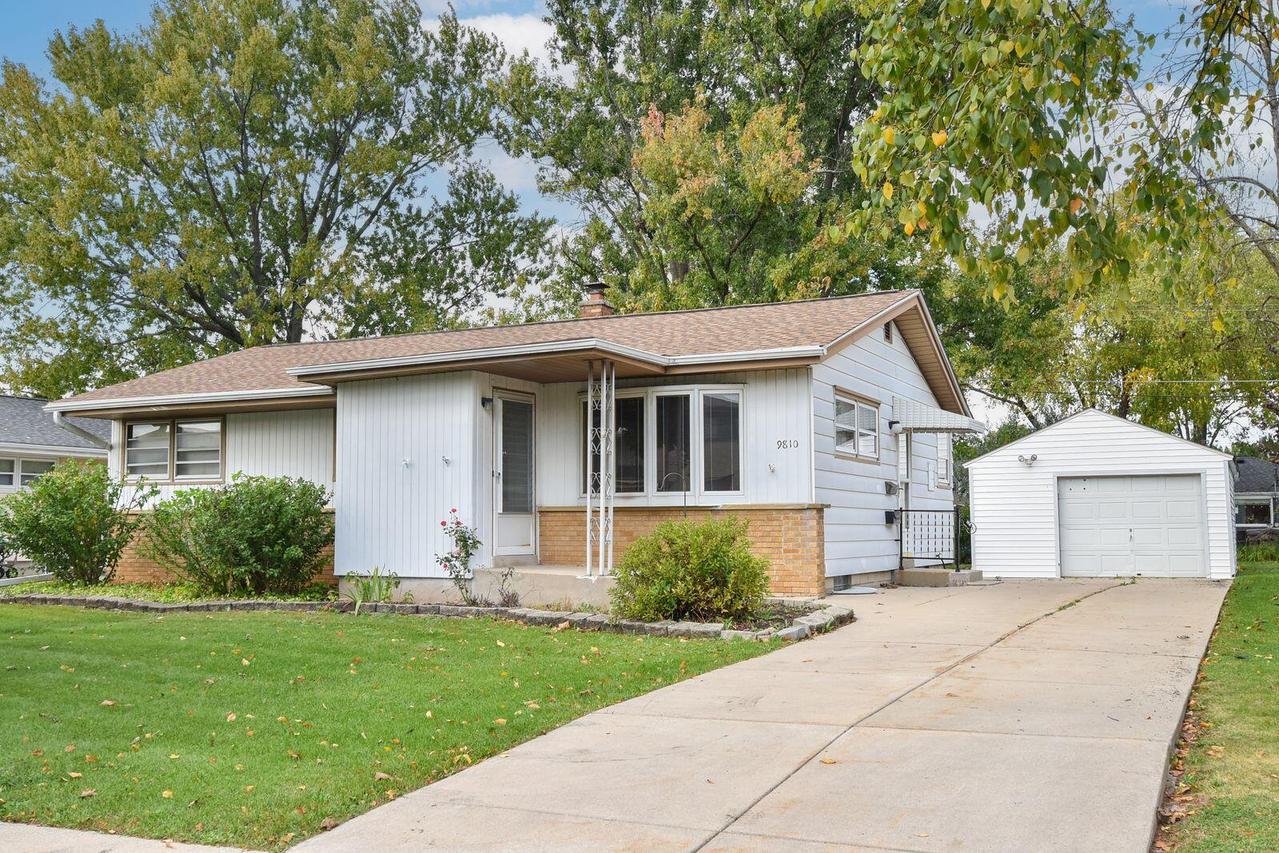9810 W Manitoba St, West Allis, WI 53227