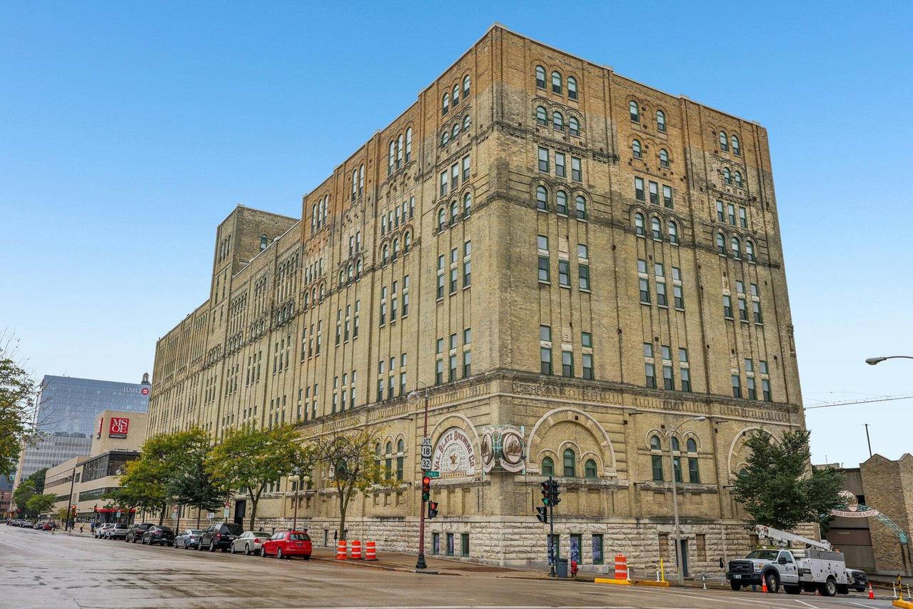 270 E Highland Ave. #216, Milwaukee, WI 53202