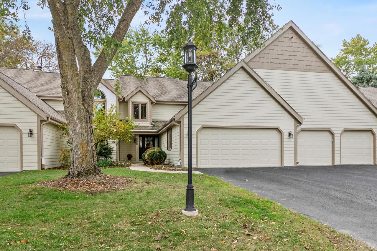 18675 St Andrew Ln #B, Brookfield, WI 53045