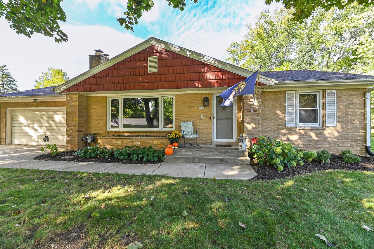 1651 N 118th St, Wauwatosa, WI 53226