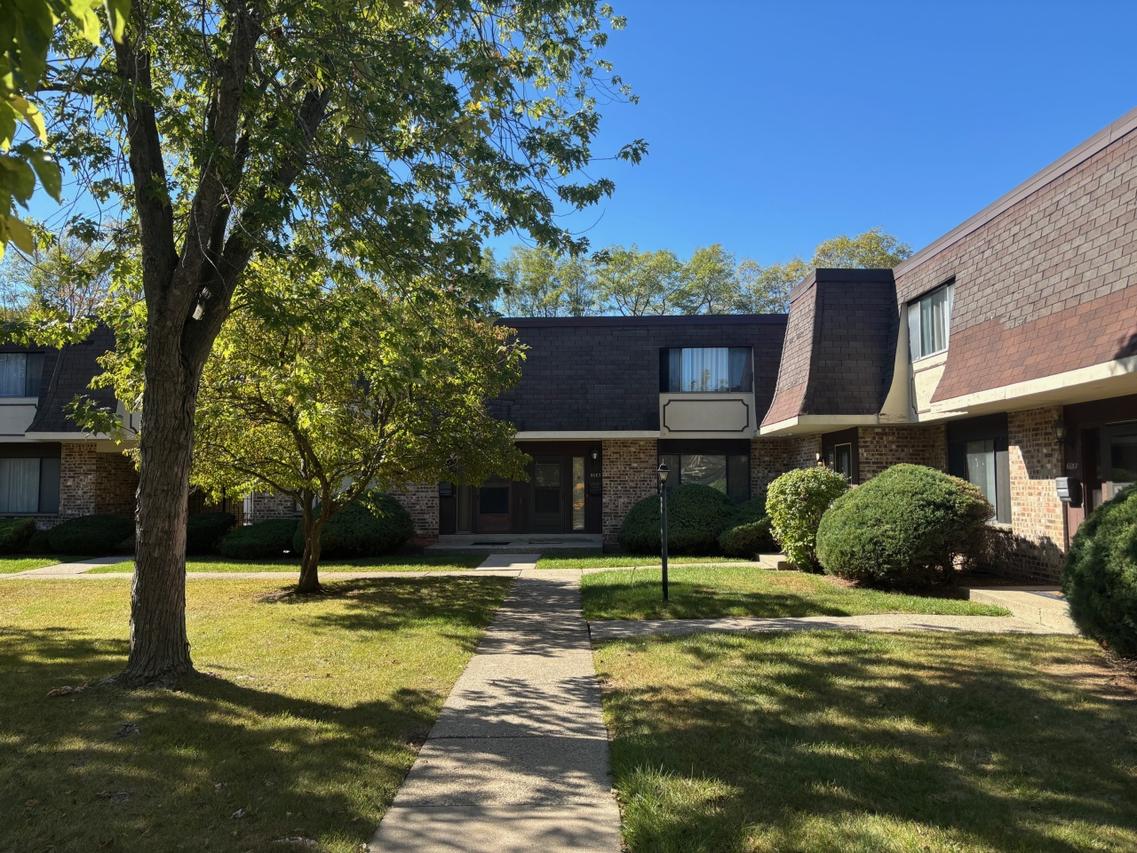 6081 W Calumet Rd #A17, Milwaukee, WI 53223