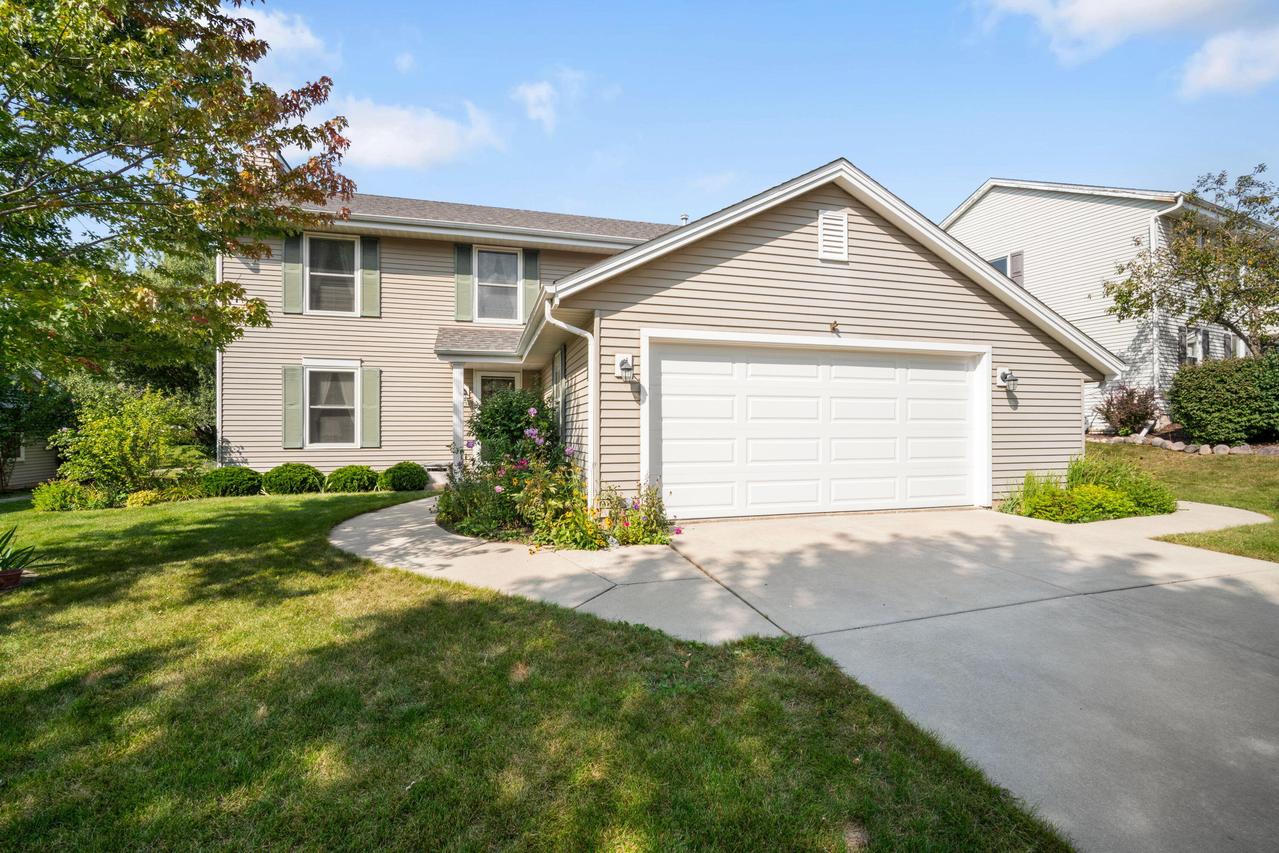 2734 Field Dr, Waukesha, WI 53188