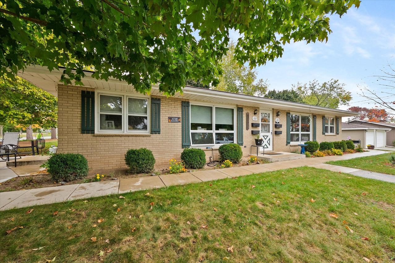 122 E James Dr #124, Port Washington, WI 53074