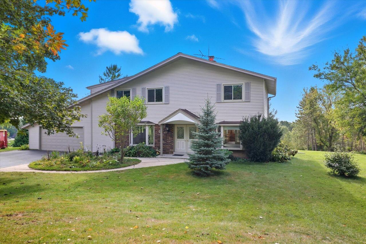 S83W23145 Artesian Ave, Vernon, WI 53103
