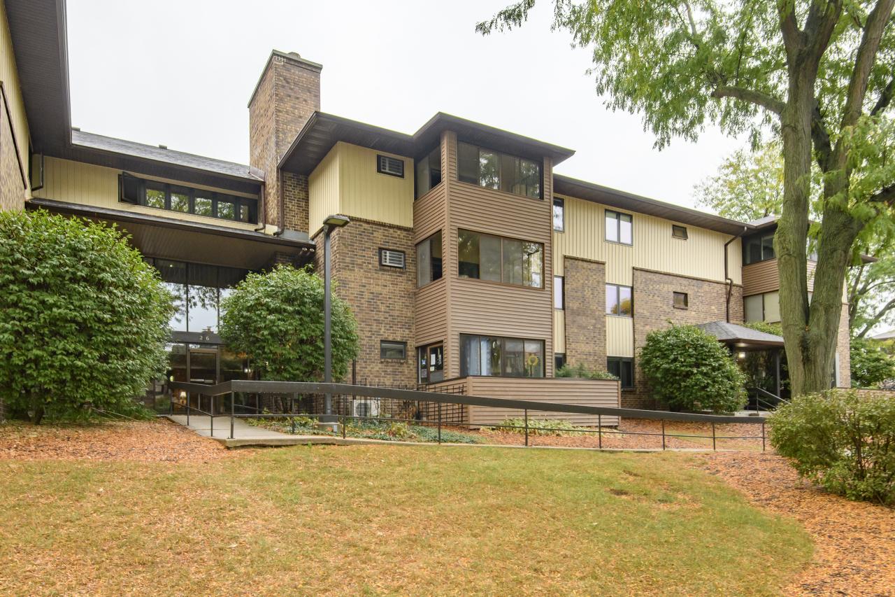 2 Maple Wood Ln #25, Madison, WI 53704