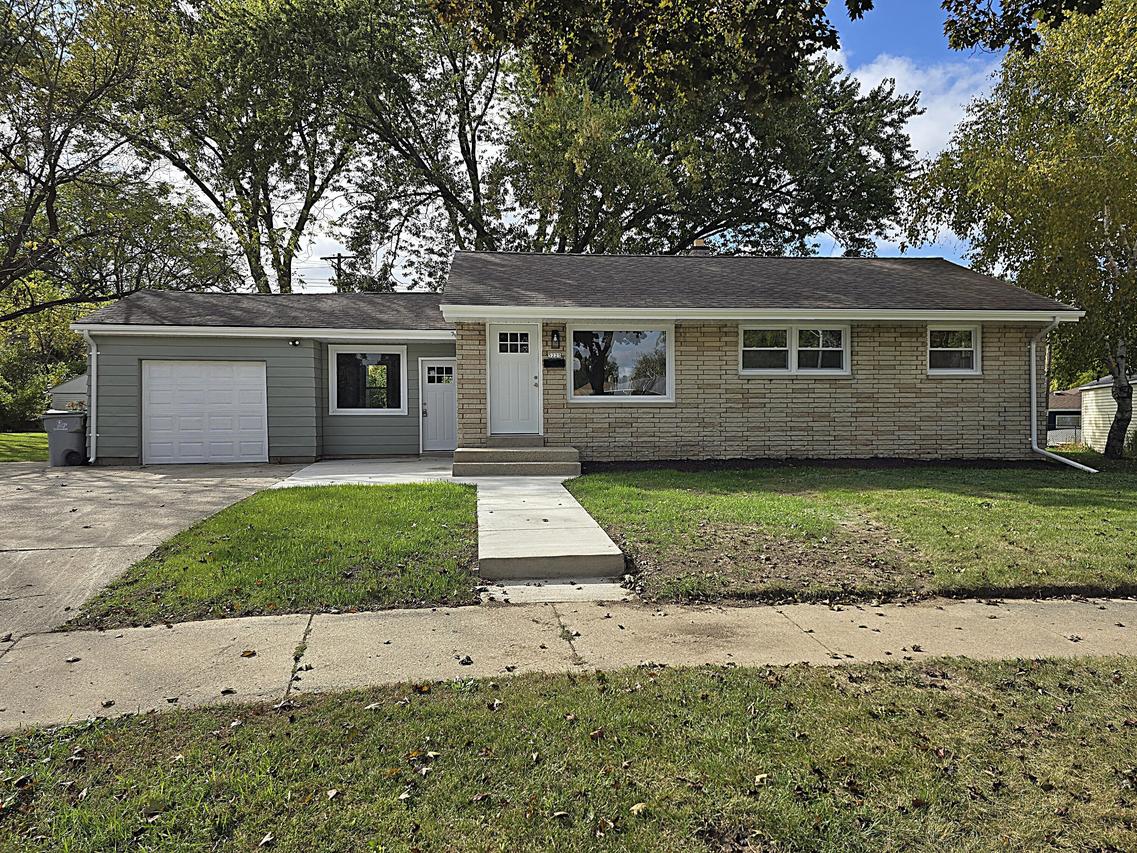 5225 N 106th St, Milwaukee, WI 53225