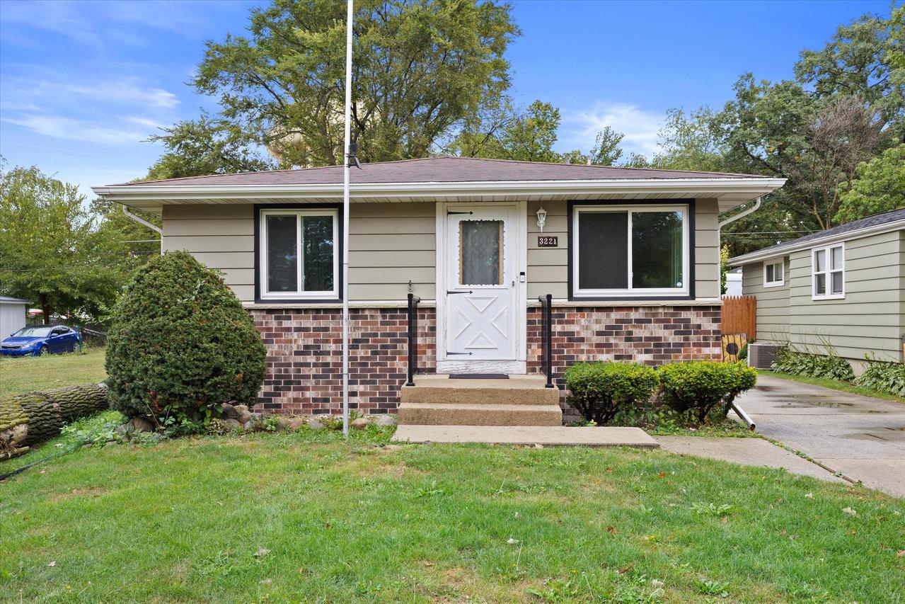 3221 Kearney Ave, Mount Pleasant, WI 53403