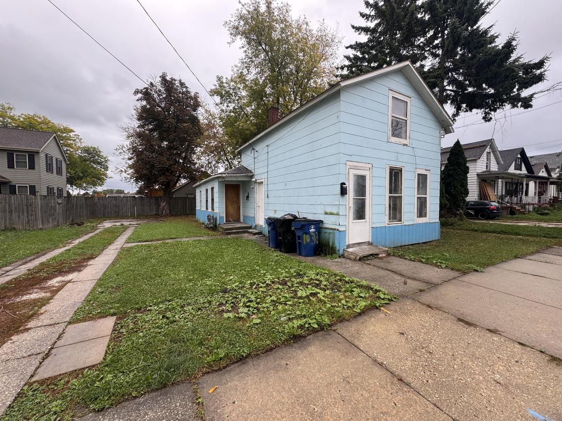 911 Racine St, Racine, WI 53403