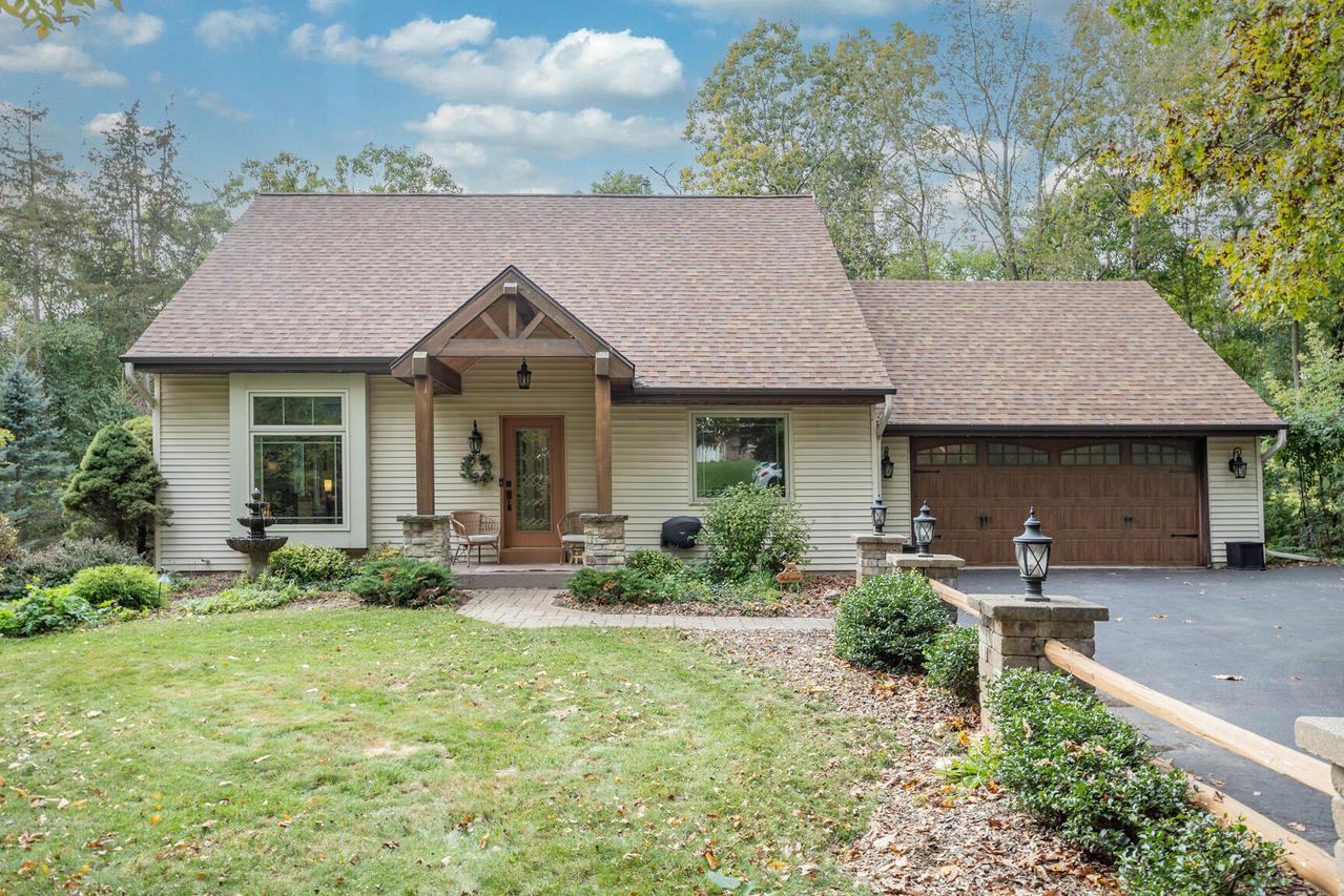 177 Evelyn Ave, Delafield, WI 53018