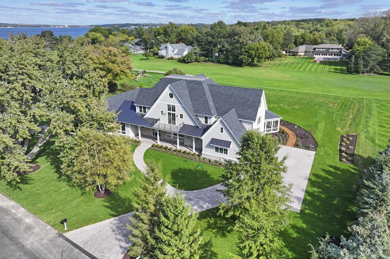 N1802 Wildwood Dr, Linn, WI 53147