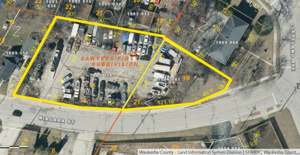 918 Niagara St, Waukesha, WI 53186