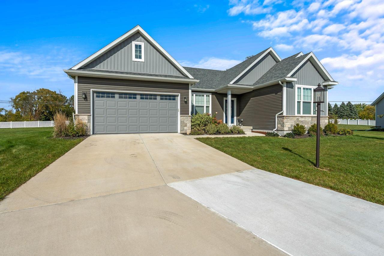 N55W20134 Magnolia Ln, Menomonee Falls, WI 53051