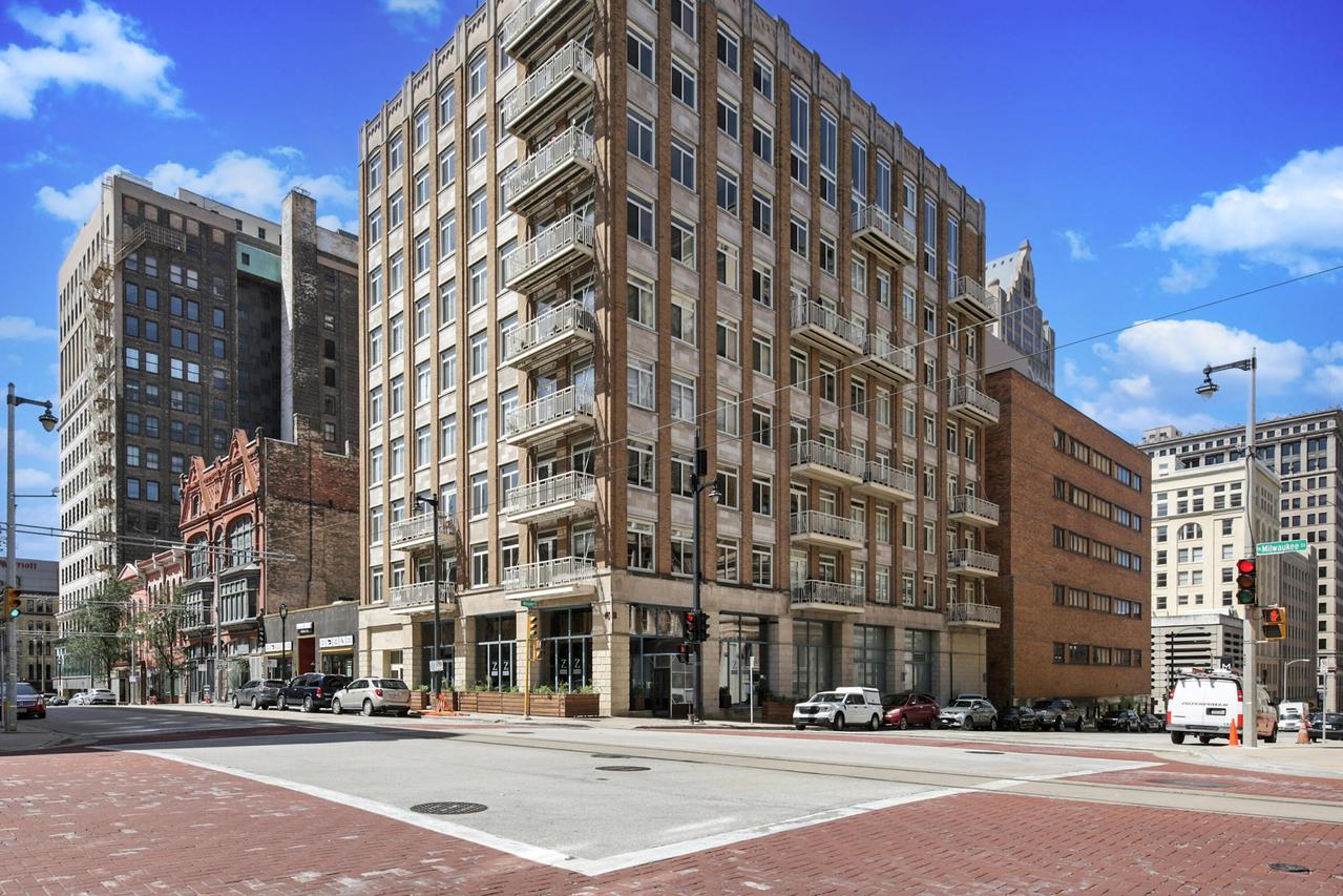 741 N Milwaukee St #903, Milwaukee, WI 53202