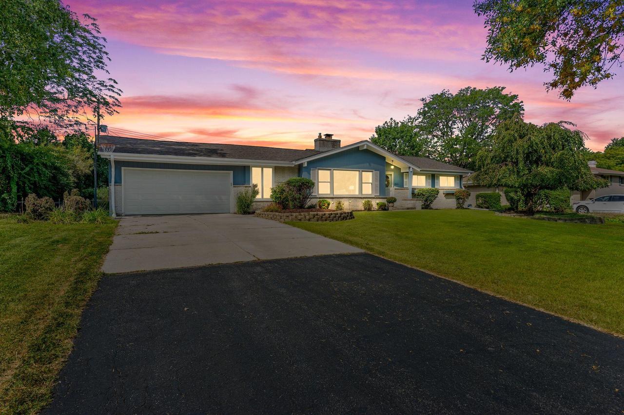4655 N 108th St, Wauwatosa, WI 53225