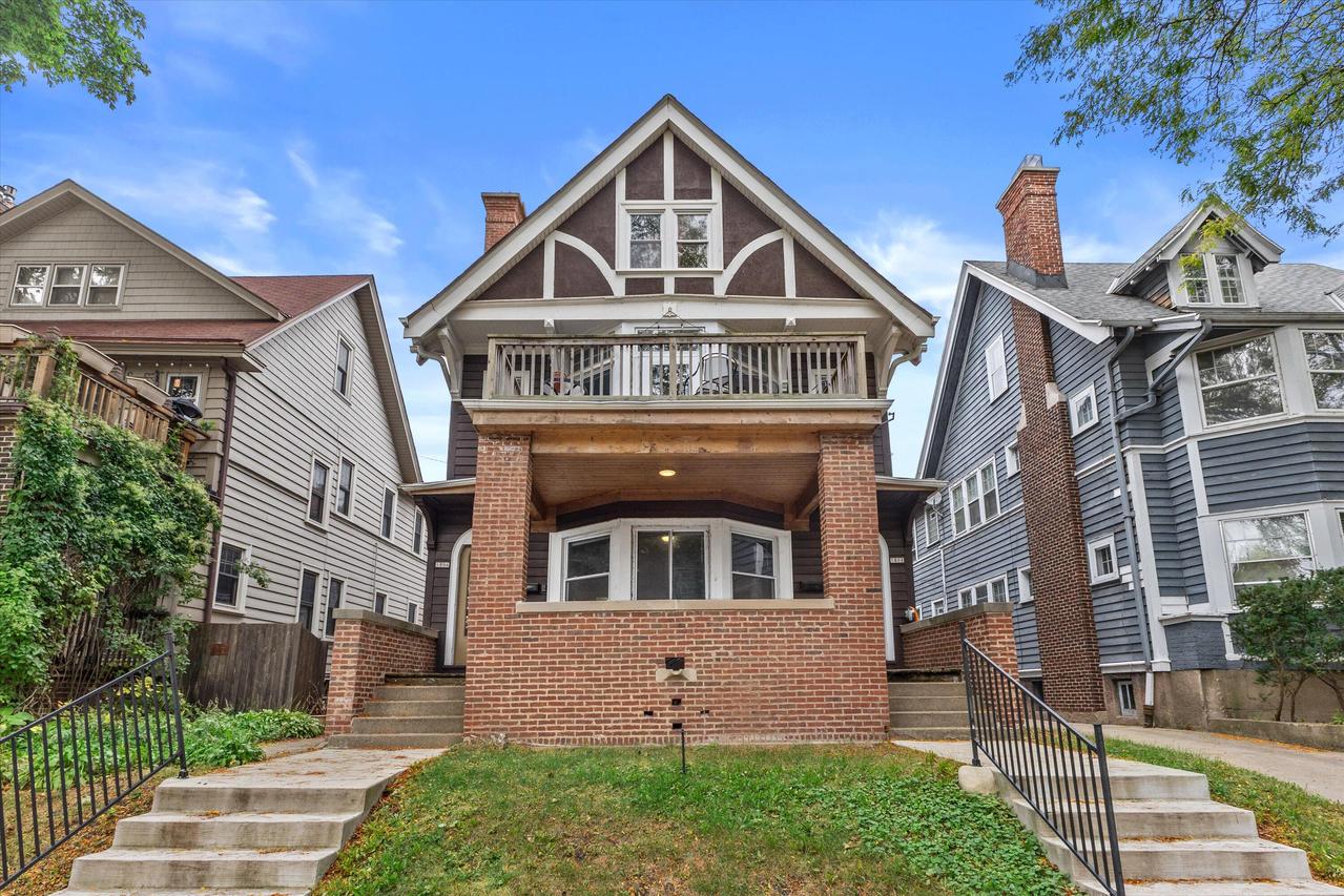 1806 E Newberry Blvd #1808, Milwaukee, WI 53211