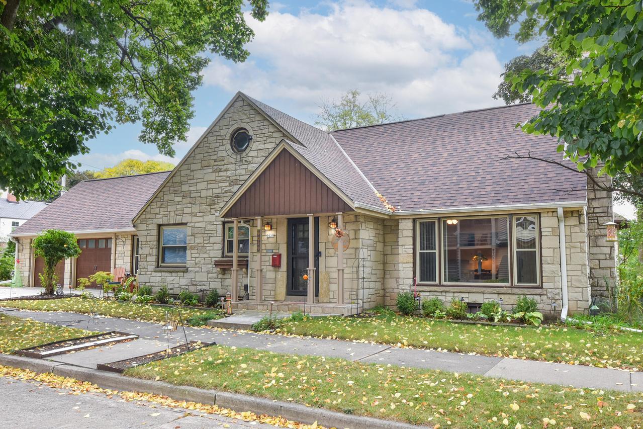 9029 W Hadley St, Milwaukee, WI 53222