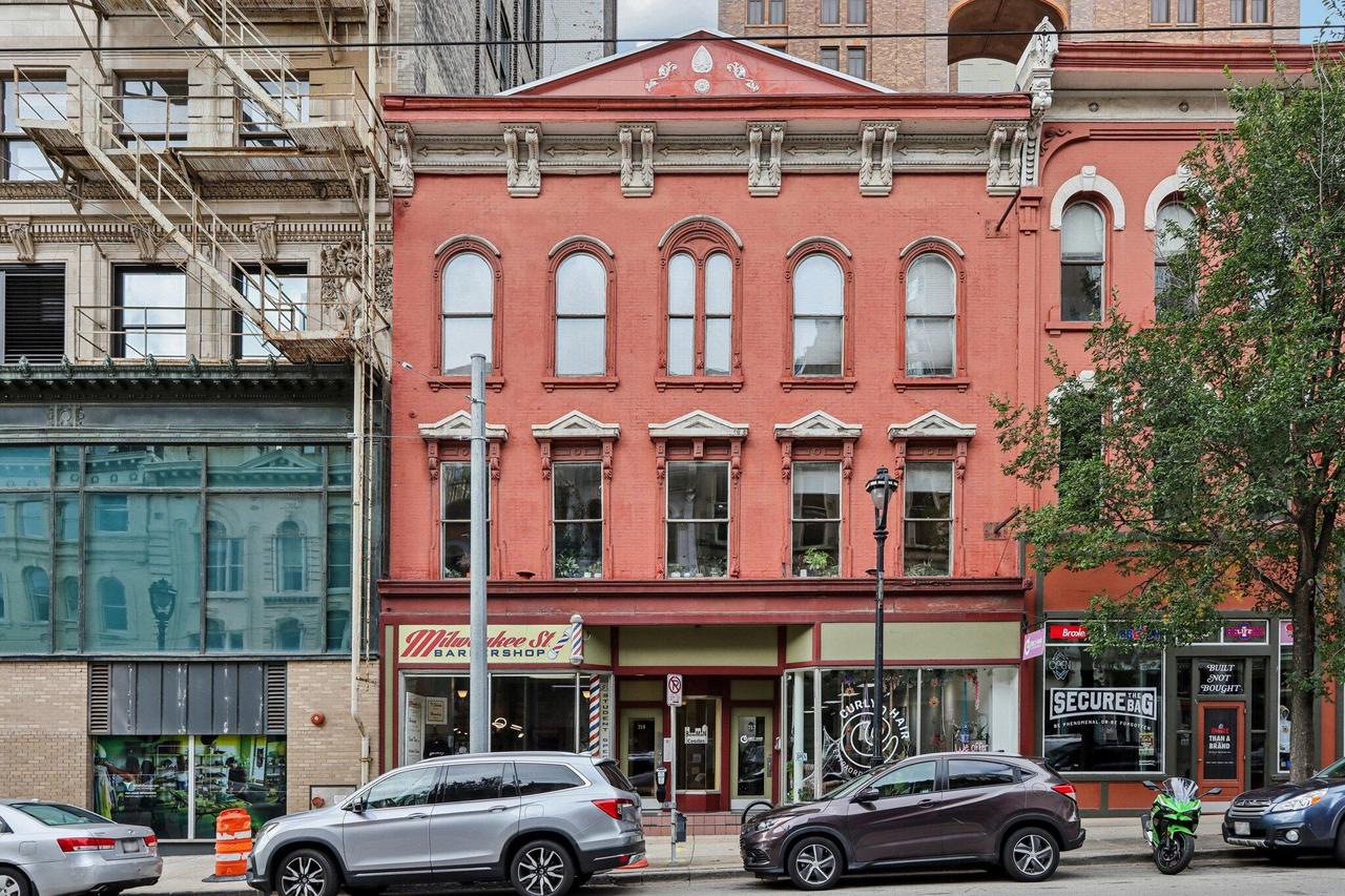 715 N Milwaukee St #305, Milwaukee, WI 53202