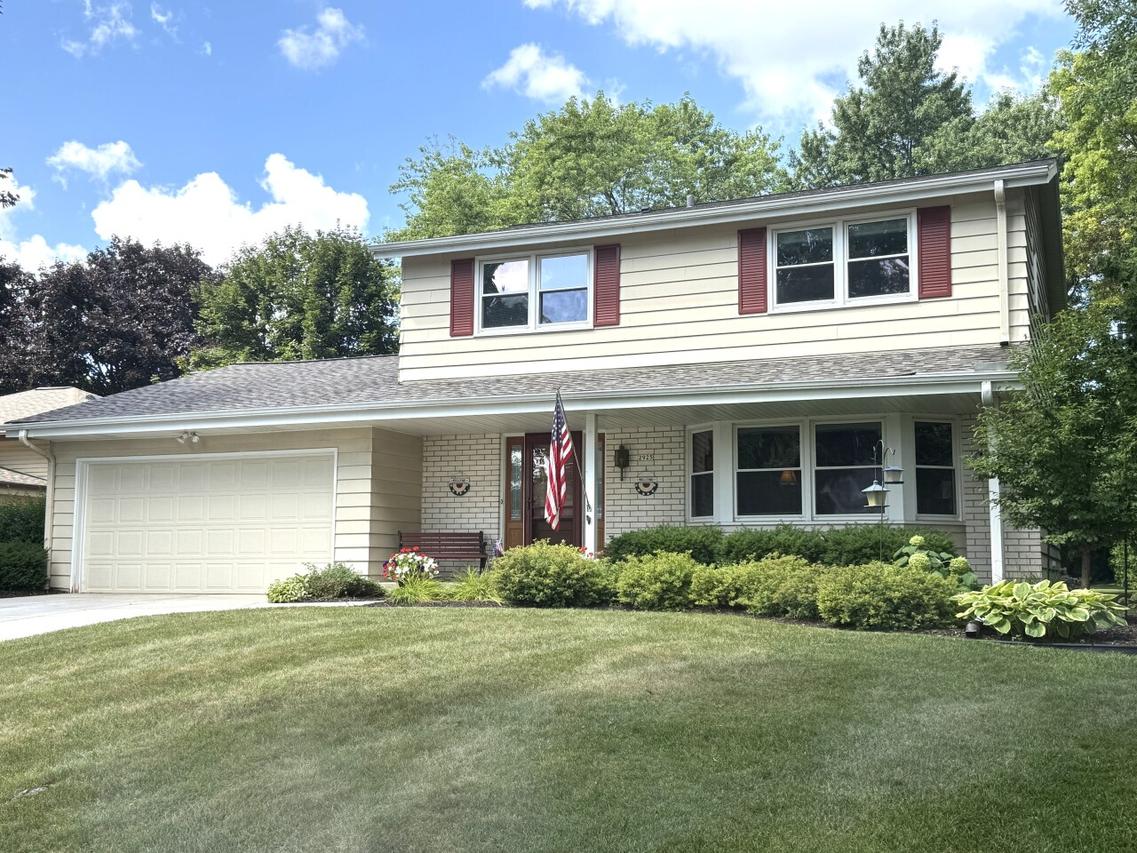 2925 N 120th St, Wauwatosa, WI 53222