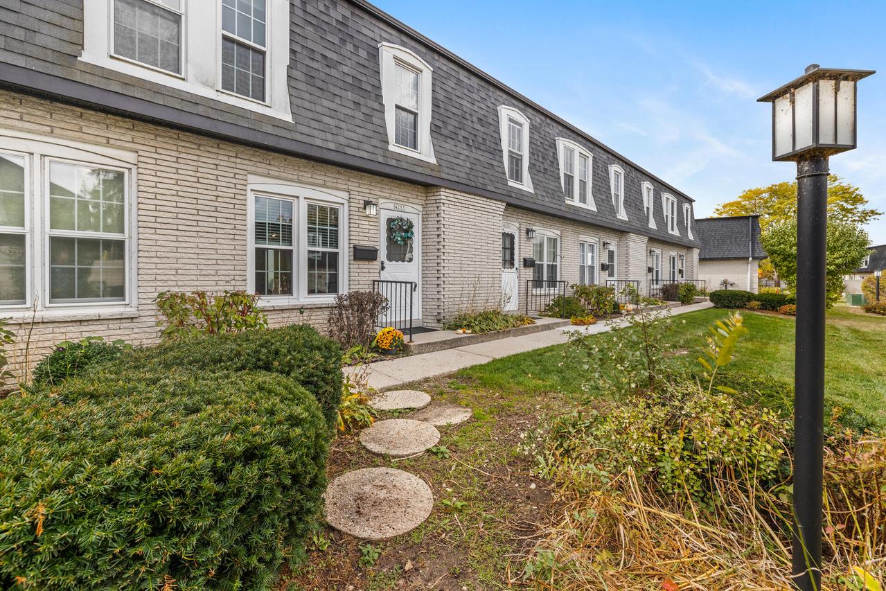 4253 W Cherrywood Ln, Brown Deer, WI 53209